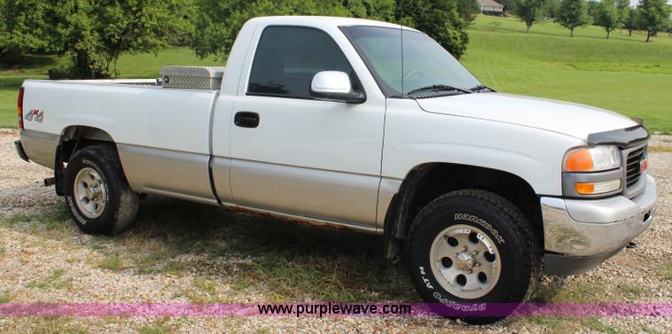 image for item J5909 2001 GMC Sierra 1500 pickup truck