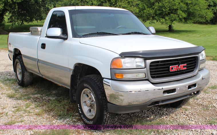 image for item J5909 2001 GMC Sierra 1500 pickup truck