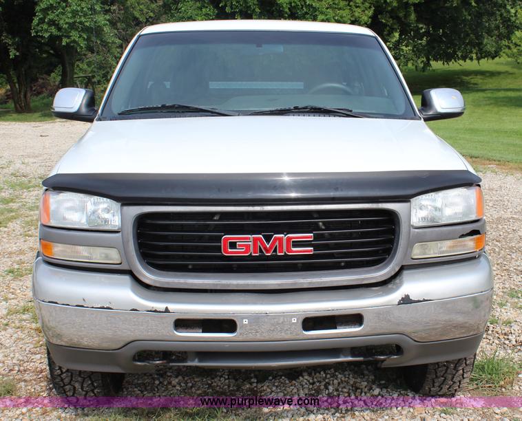 image for item J5909 2001 GMC Sierra 1500 pickup truck
