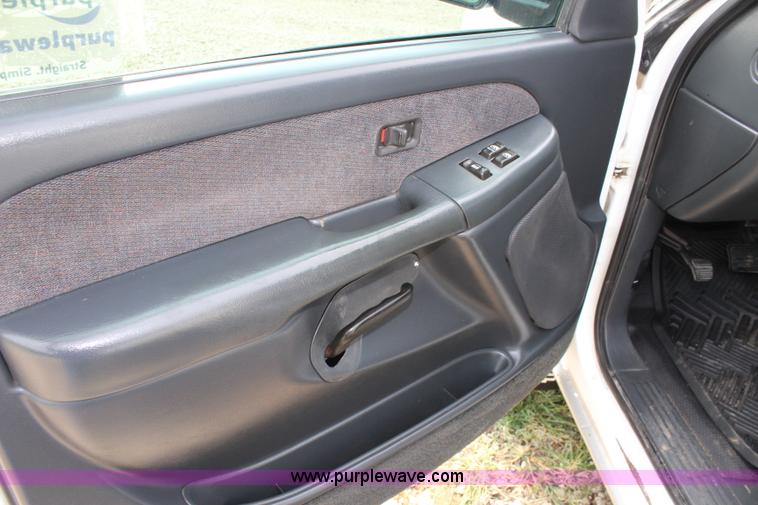 image for item J5909 2001 GMC Sierra 1500 pickup truck