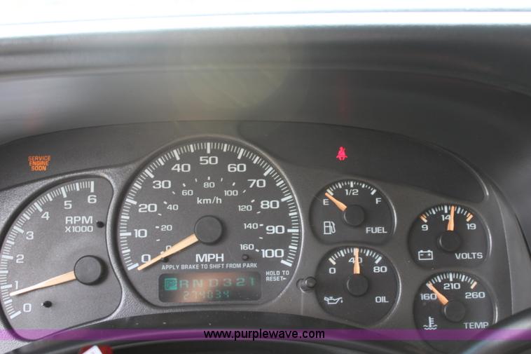 image for item J5909 2001 GMC Sierra 1500 pickup truck