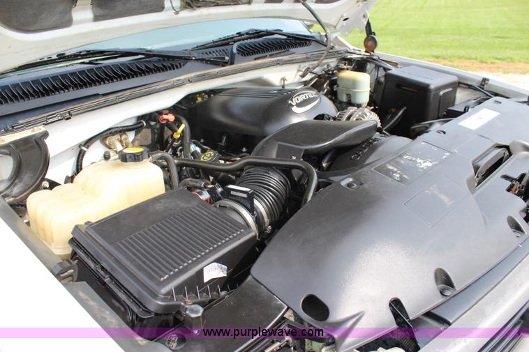 image for item J5909 2001 GMC Sierra 1500 pickup truck