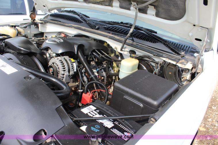 image for item J5909 2001 GMC Sierra 1500 pickup truck