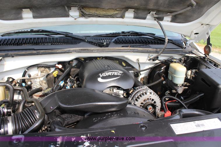 image for item J5909 2001 GMC Sierra 1500 pickup truck