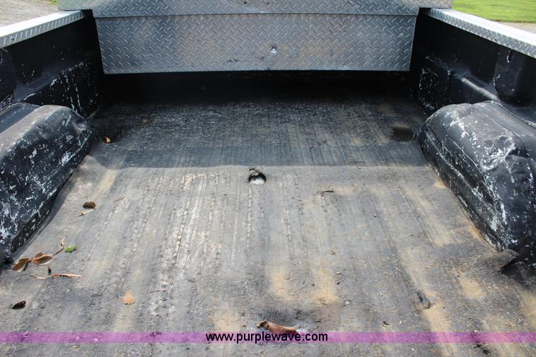 image for item J5909 2001 GMC Sierra 1500 pickup truck