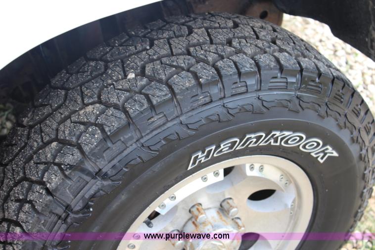 image for item J5909 2001 GMC Sierra 1500 pickup truck