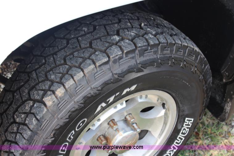 image for item J5909 2001 GMC Sierra 1500 pickup truck