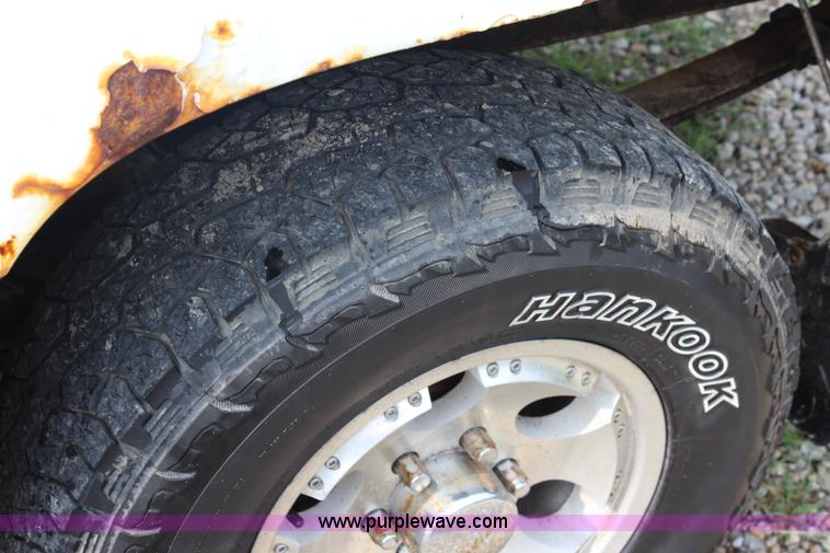 image for item J5909 2001 GMC Sierra 1500 pickup truck