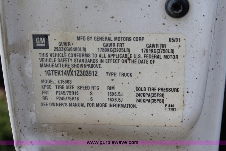 image for item J5909 2001 GMC Sierra 1500 pickup truck