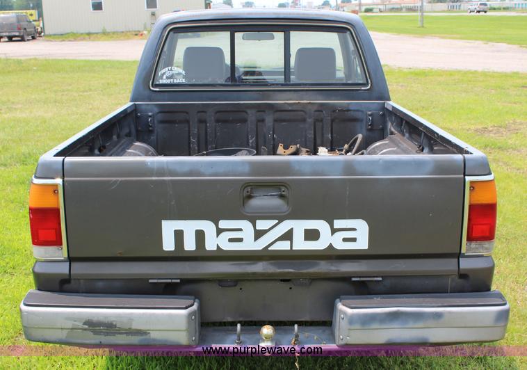 image for item J5951 1987 Mazda B2000 Cab Plus pickup truck