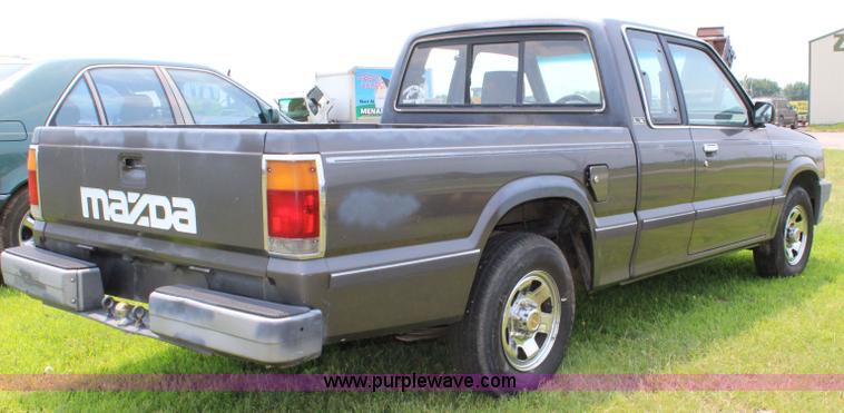 image for item J5951 1987 Mazda B2000 Cab Plus pickup truck