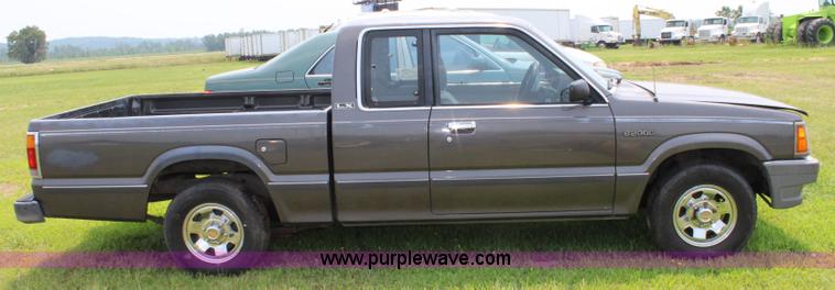 image for item J5951 1987 Mazda B2000 Cab Plus pickup truck