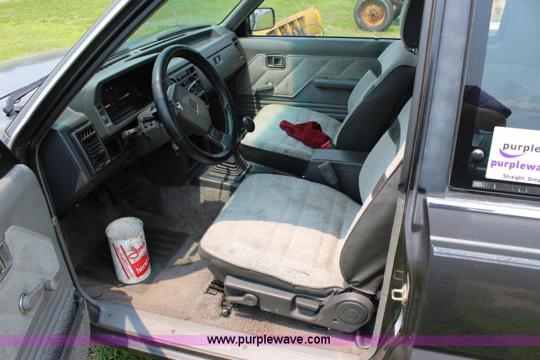 image for item J5951 1987 Mazda B2000 Cab Plus pickup truck