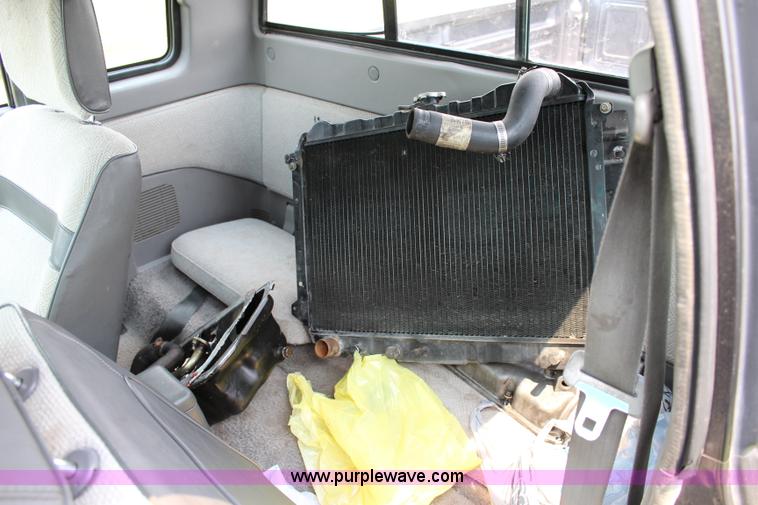 image for item J5951 1987 Mazda B2000 Cab Plus pickup truck