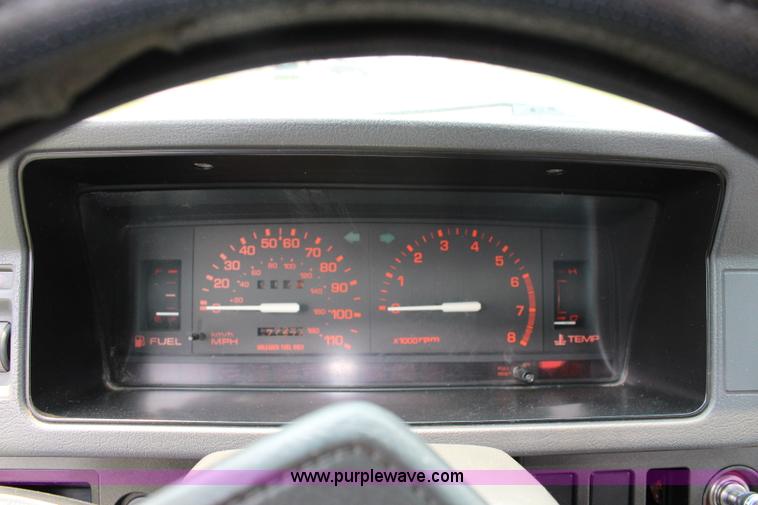 image for item J5951 1987 Mazda B2000 Cab Plus pickup truck