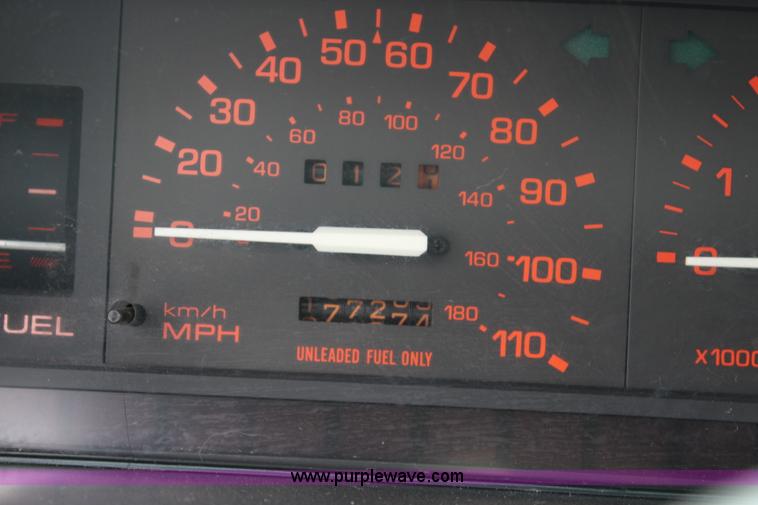 image for item J5951 1987 Mazda B2000 Cab Plus pickup truck