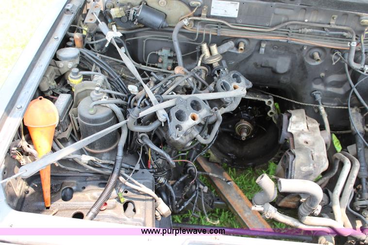 image for item J5951 1987 Mazda B2000 Cab Plus pickup truck