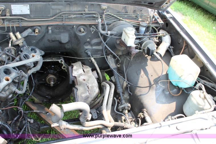 image for item J5951 1987 Mazda B2000 Cab Plus pickup truck