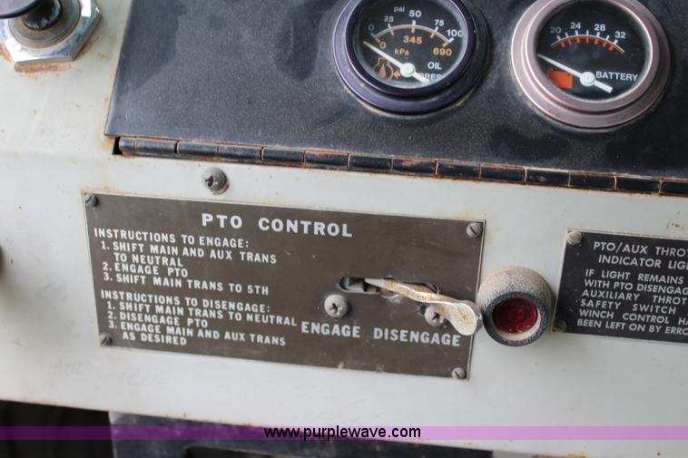 image for item J5954 1979 Oshkosh M911 semi truck