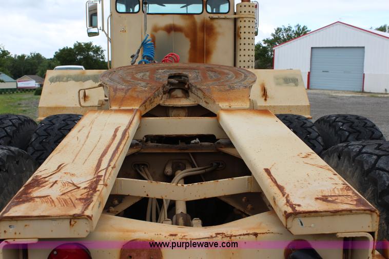 image for item J5954 1979 Oshkosh M911 semi truck