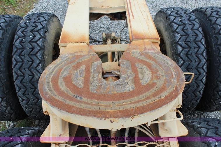 image for item J5954 1979 Oshkosh M911 semi truck