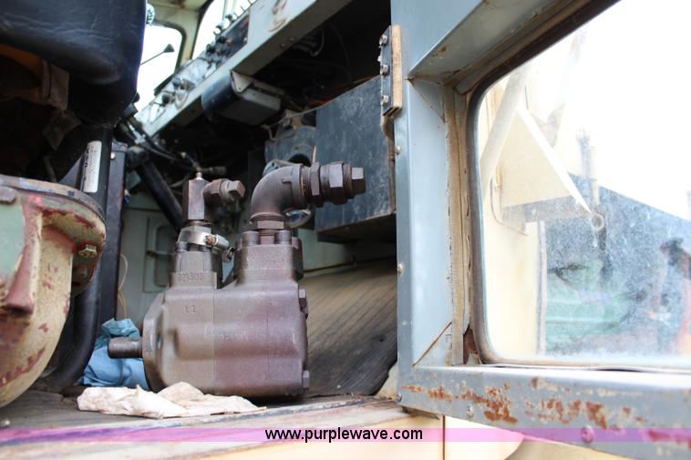 image for item J5954 1979 Oshkosh M911 semi truck