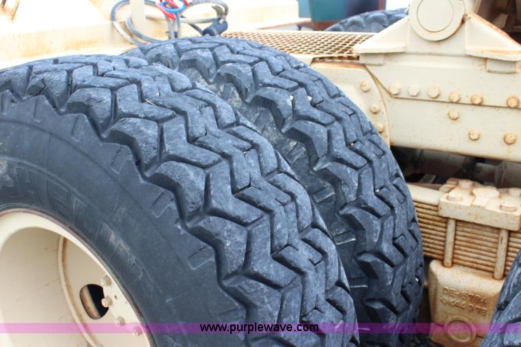 image for item J5954 1979 Oshkosh M911 semi truck