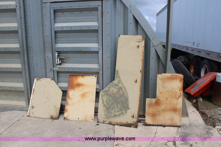 image for item J5954 1979 Oshkosh M911 semi truck