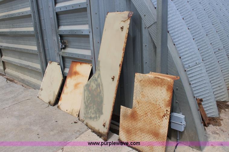 image for item J5954 1979 Oshkosh M911 semi truck