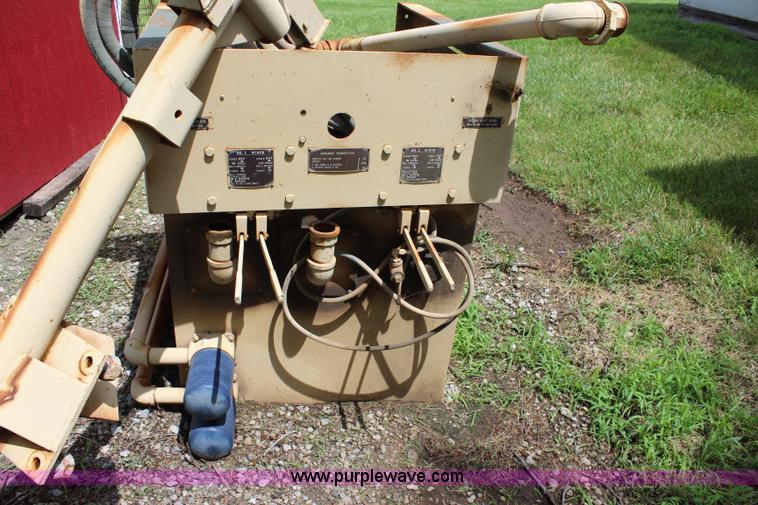 image for item J5954 1979 Oshkosh M911 semi truck