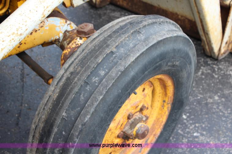 image for item J5956 International 2504 tractor