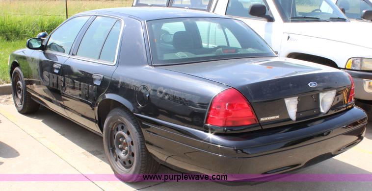 image for item J5989 2007 Ford Crown Victoria Police Interceptor