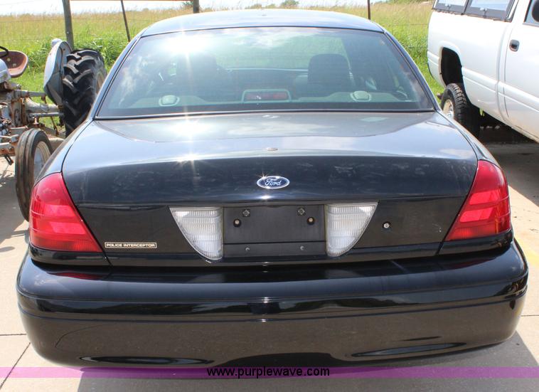image for item J5989 2007 Ford Crown Victoria Police Interceptor