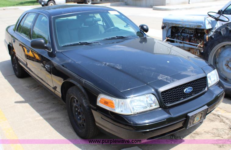 image for item J5989 2007 Ford Crown Victoria Police Interceptor