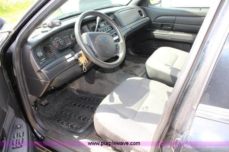 image for item J5989 2007 Ford Crown Victoria Police Interceptor