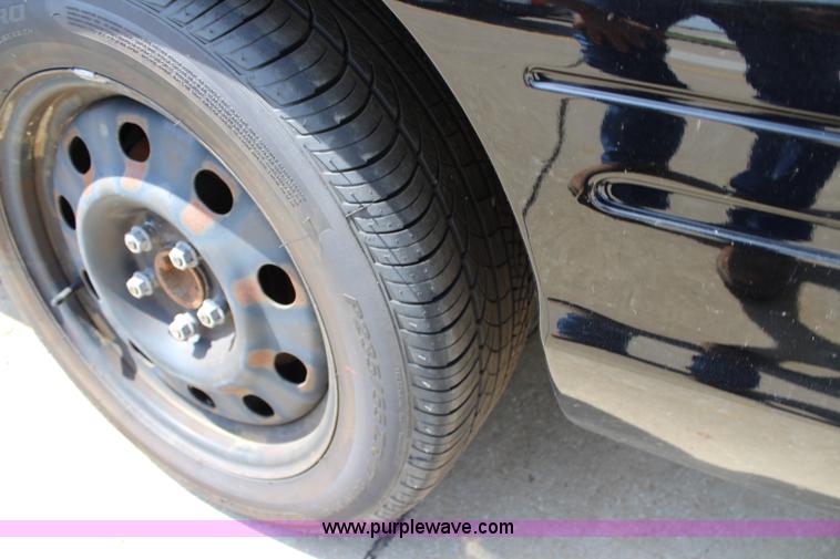 image for item J5989 2007 Ford Crown Victoria Police Interceptor