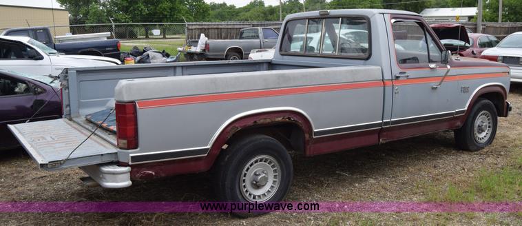 image for item J6620 1983 Ford F150 pickup truck