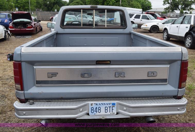 image for item J6620 1983 Ford F150 pickup truck