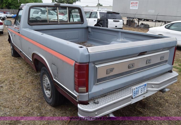 image for item J6620 1983 Ford F150 pickup truck