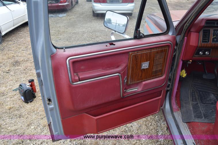 image for item J6620 1983 Ford F150 pickup truck