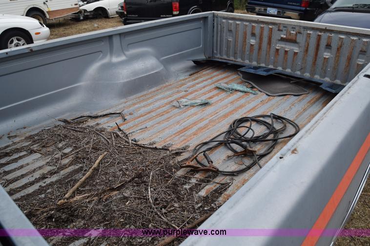 image for item J6620 1983 Ford F150 pickup truck