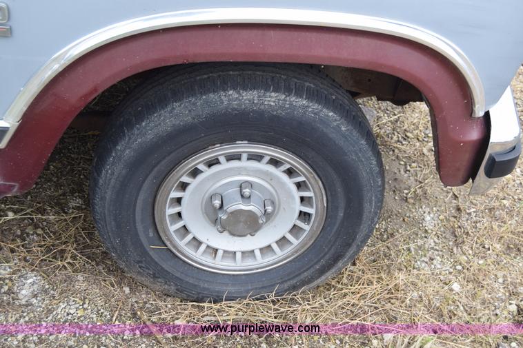 image for item J6620 1983 Ford F150 pickup truck