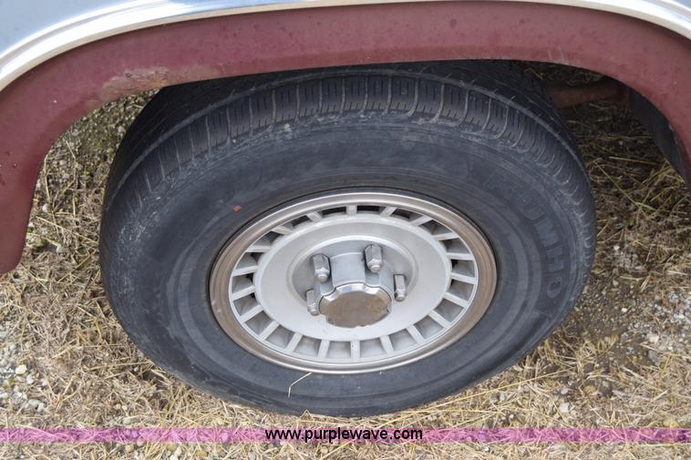 image for item J6620 1983 Ford F150 pickup truck