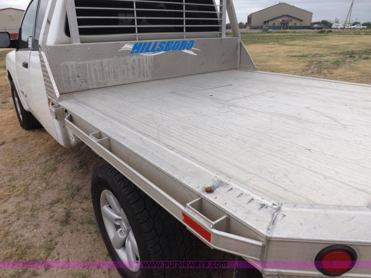image for item J6951 2011 Nissan Titan S King Cab flatbed pickup truck