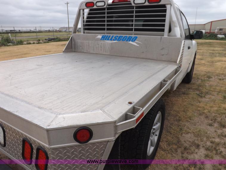image for item J6951 2011 Nissan Titan S King Cab flatbed pickup truck