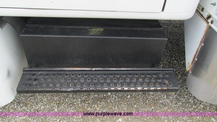 image for item J8535 1995 International 4700LPX box van