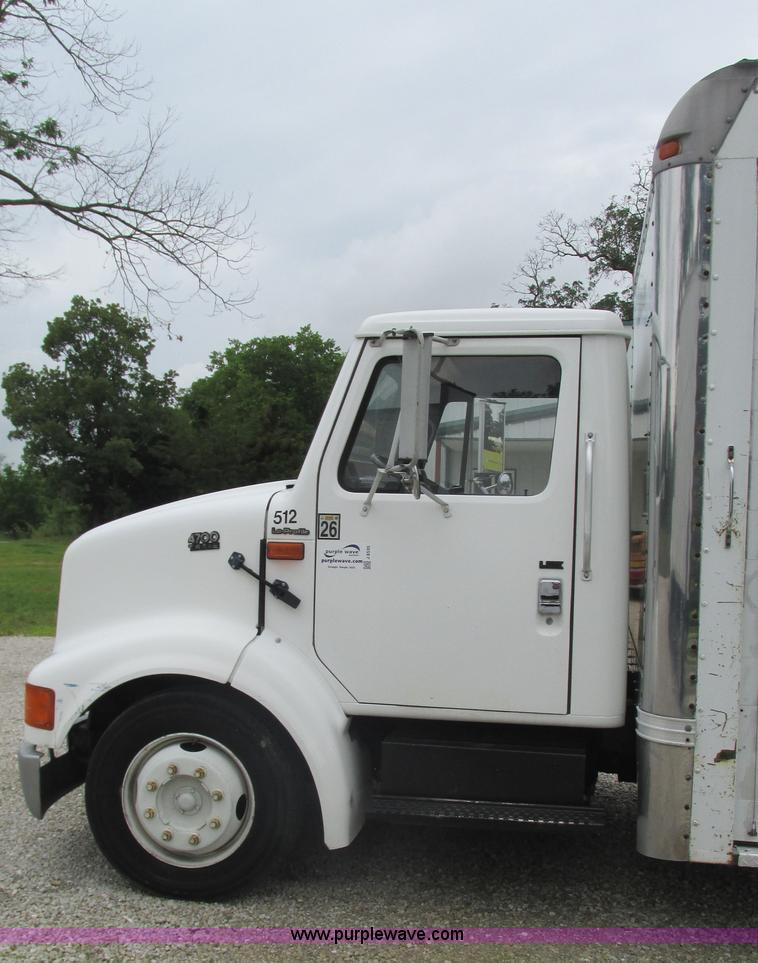 image for item J8535 1995 International 4700LPX box van