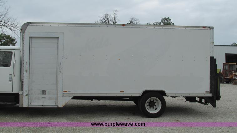 image for item J8535 1995 International 4700LPX box van