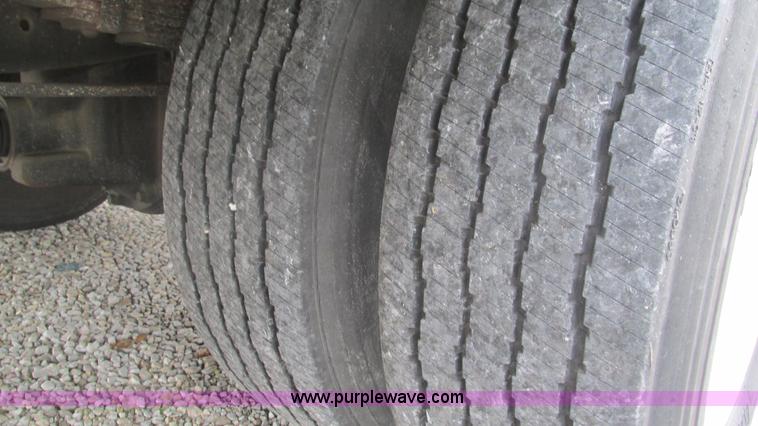 image for item J8535 1995 International 4700LPX box van