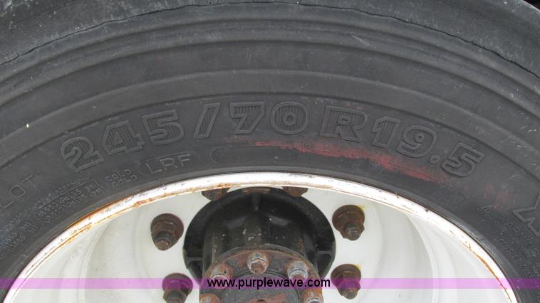 image for item J8535 1995 International 4700LPX box van